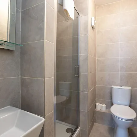 Fantastic 2bd In The Location In Appartement