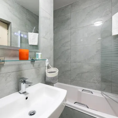 Fantastic 2bd In The Location In *